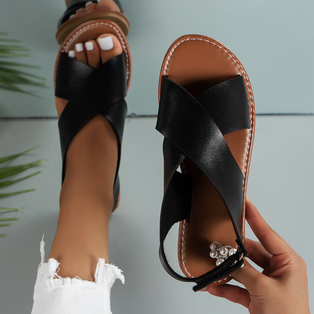 Sandales à brides pour femmes avec un design moderne transversal Chic und Stil