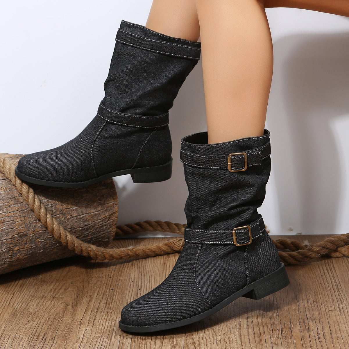 Bottines femmes avec design plissé à la mode et sangle réglable Chic und Stil
