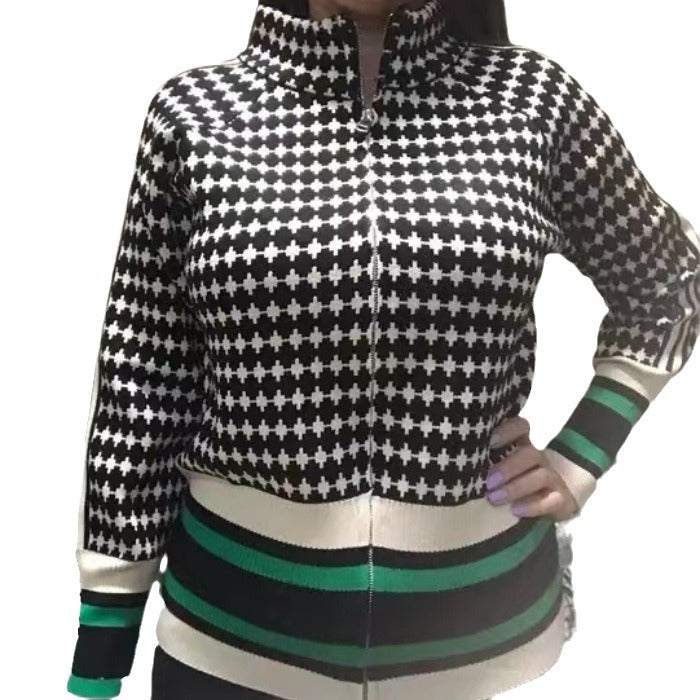 Pull en tricot sportif pour femmes avec col montant et motif graphique Chic und Stil