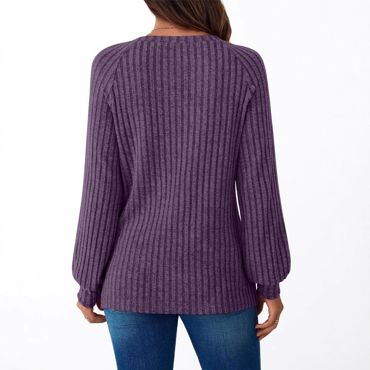 Pull en tricot pour femmes avec boutons décoratifs et fine structure côtelée Chic und Stil