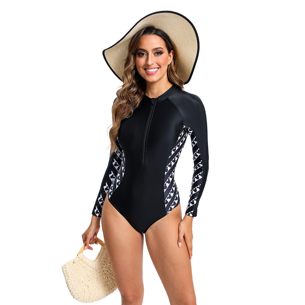 Maillot de bain à manches longues sportif pour femmes avec fermeture éclair moderne et design stylé Chic und Stil.