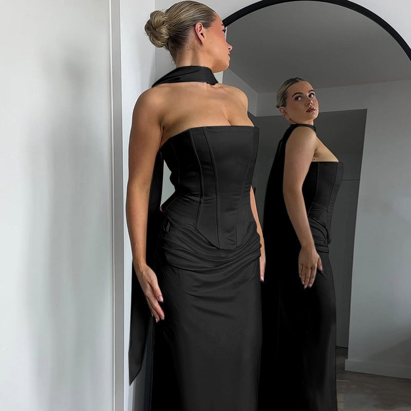 Robe de soirée de haute qualité pour femmes avec une élégante cape Chic und Stil