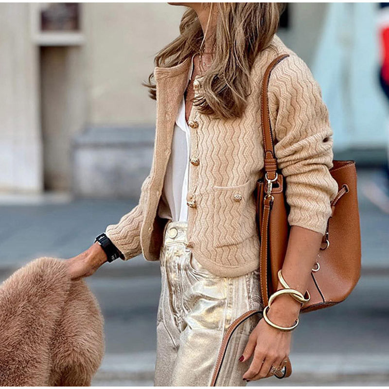 Cardigan dames avec motif à carreaux structuré et boutons décoratifs Chic und Stil