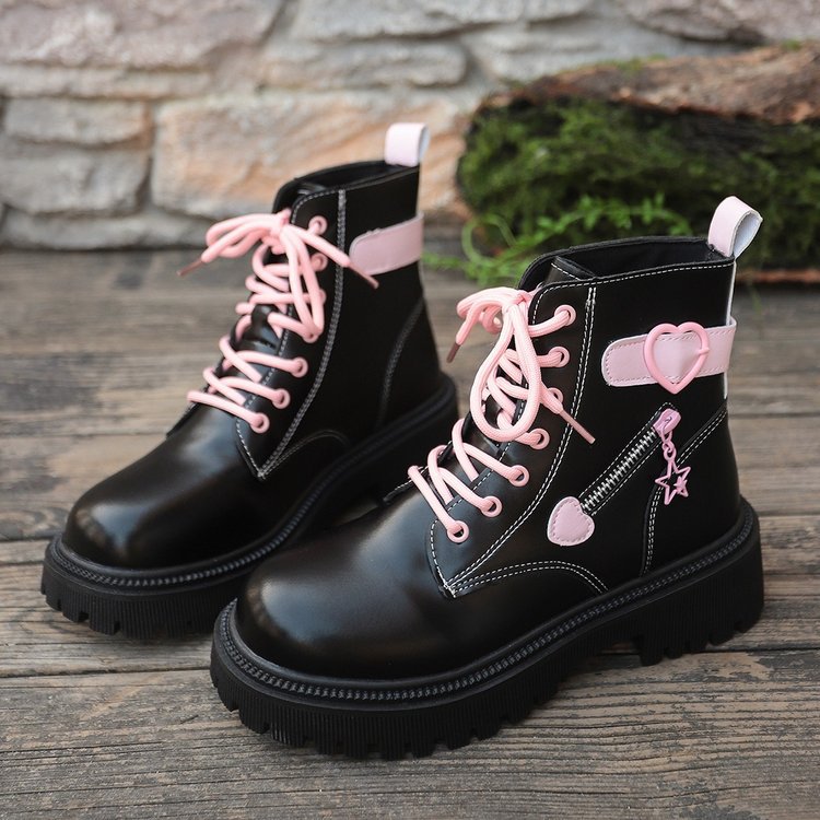 Bottes à la mode pour dames avec des détails en forme de cœur et d'étoile Chic und Stil