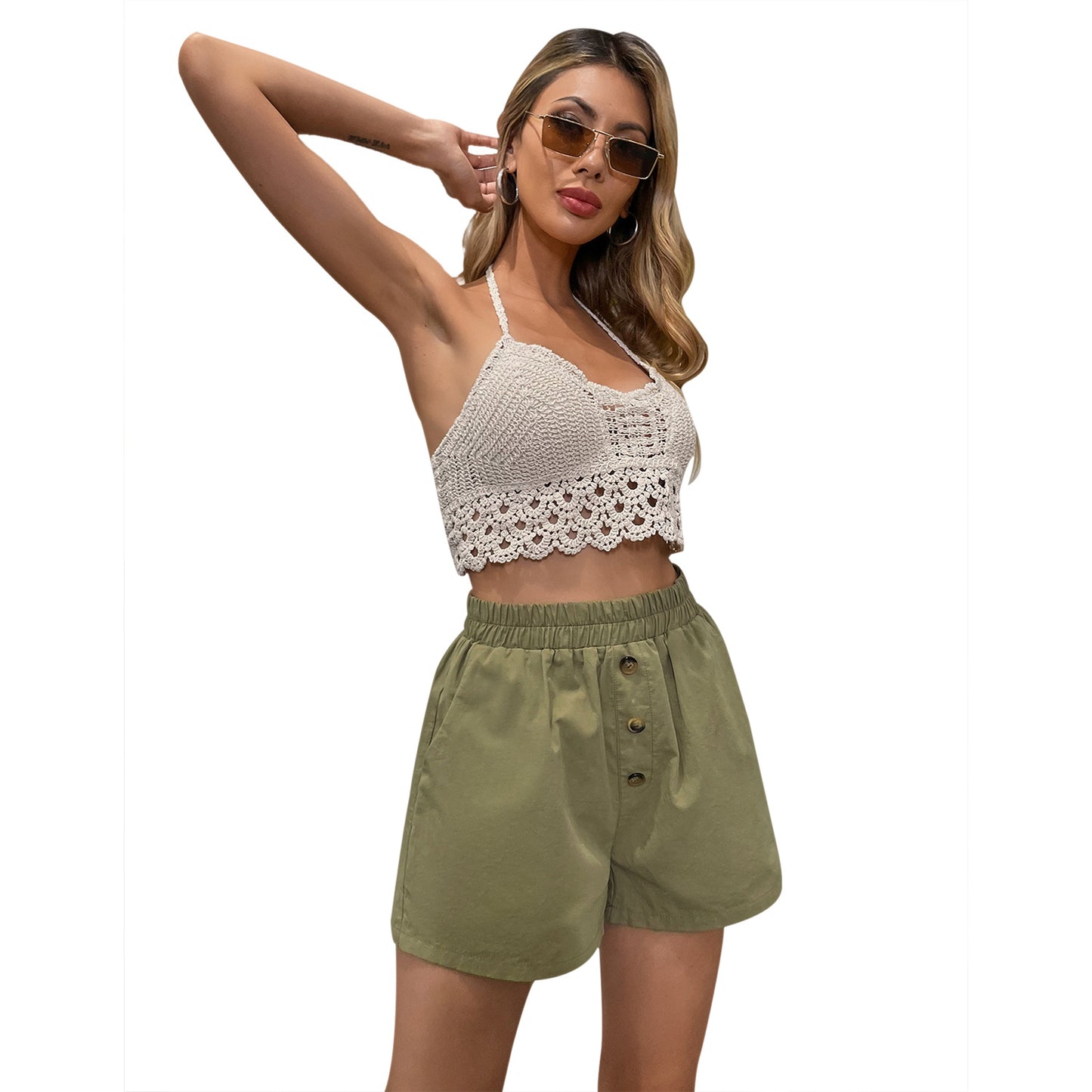 Shorts élégants pour femmes en matériau en coton respirant avec une taille élastique et des détails en bouton Chic und Stil