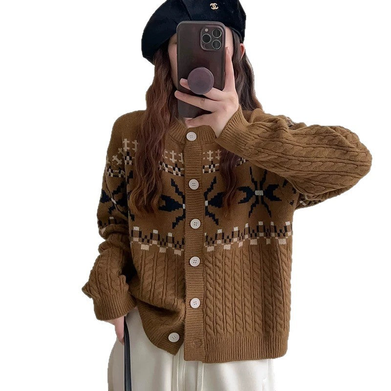 Cardigan en gros tricot pour femmes avec motif en torsades décoratif et détails de boutons Chic und Stil