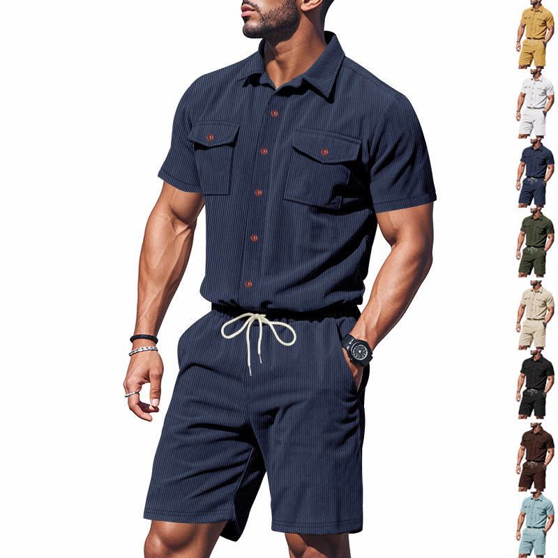 Costume de loisirs élégant pour hommes avec des détails structurés et des poches poitrine pratiques Chic und Stil