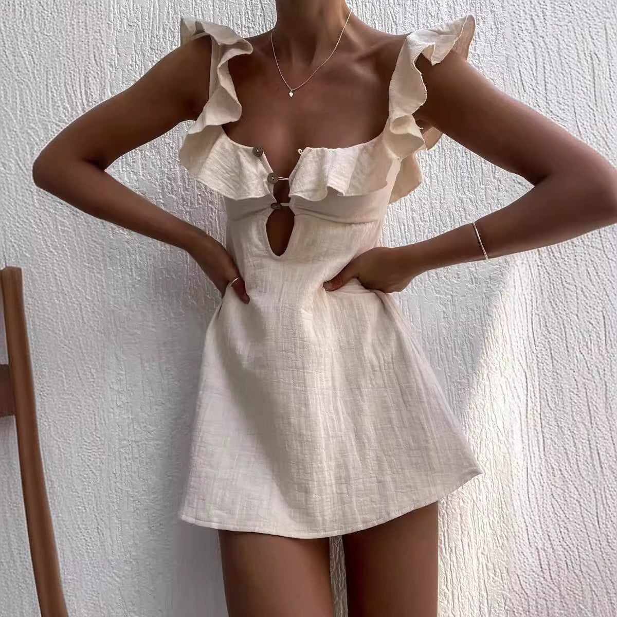 Robe mini femme avec bordure à volants et clavicule ouverte Chic und Stil