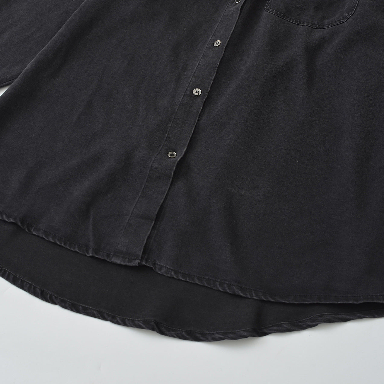 Blouse décontractée à manches longues pour femmes avec poche poitrine pratique et col classique Chic und Stil