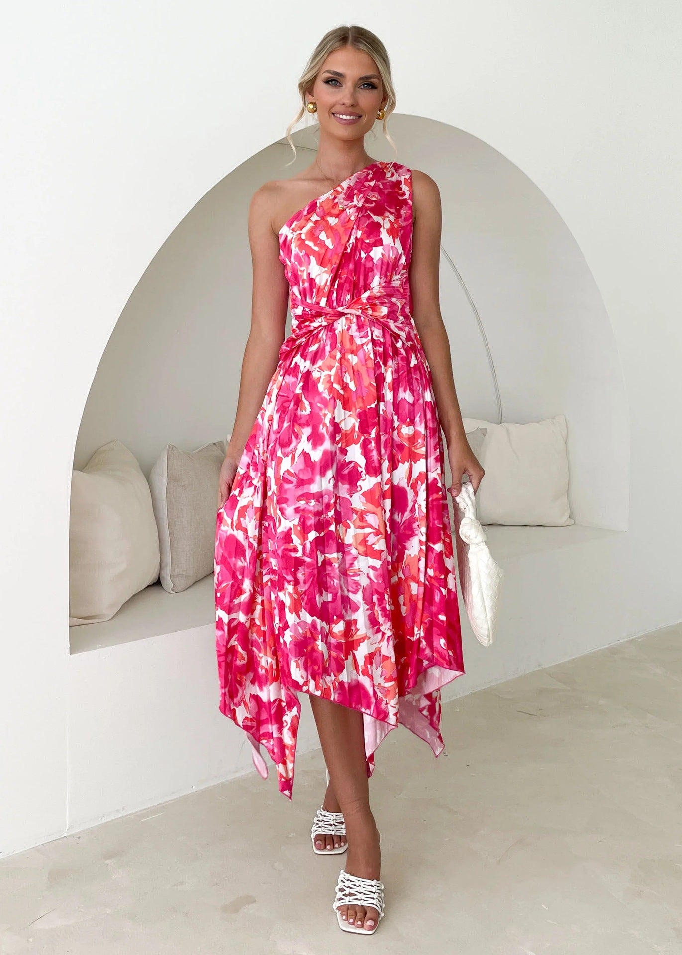 Robe portefeuille asymétrique à fleurs Chic und Stil pour femmes