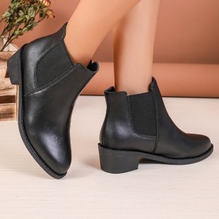 Bottines Chelsea pour dames en cuir végan avec des empiècements élastiques sur les côtés Chic und Stil