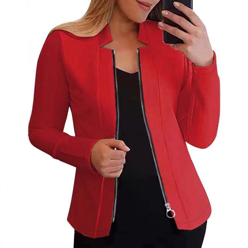 Veste de biker pour femmes avec coupe innovante et détails de fermeture éclair pratiques Chic und Stil
