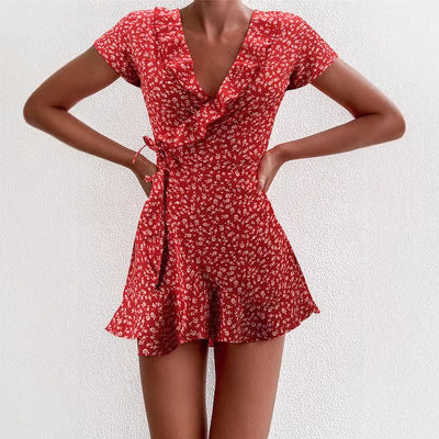 Robe d'été ludique pour femmes avec des détails en volants et des motifs floraux Chic und Stil