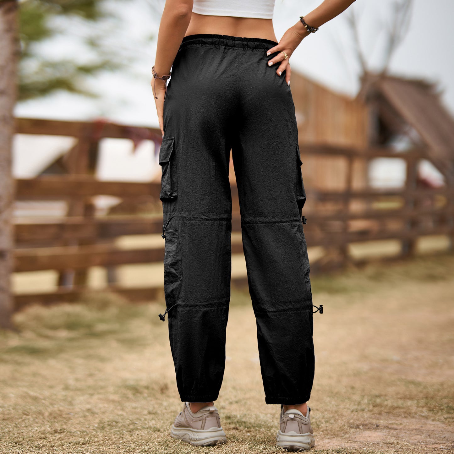Pantalons jogger cargo pour femmes avec cordon de serrage et détails de poches Chic und Stil