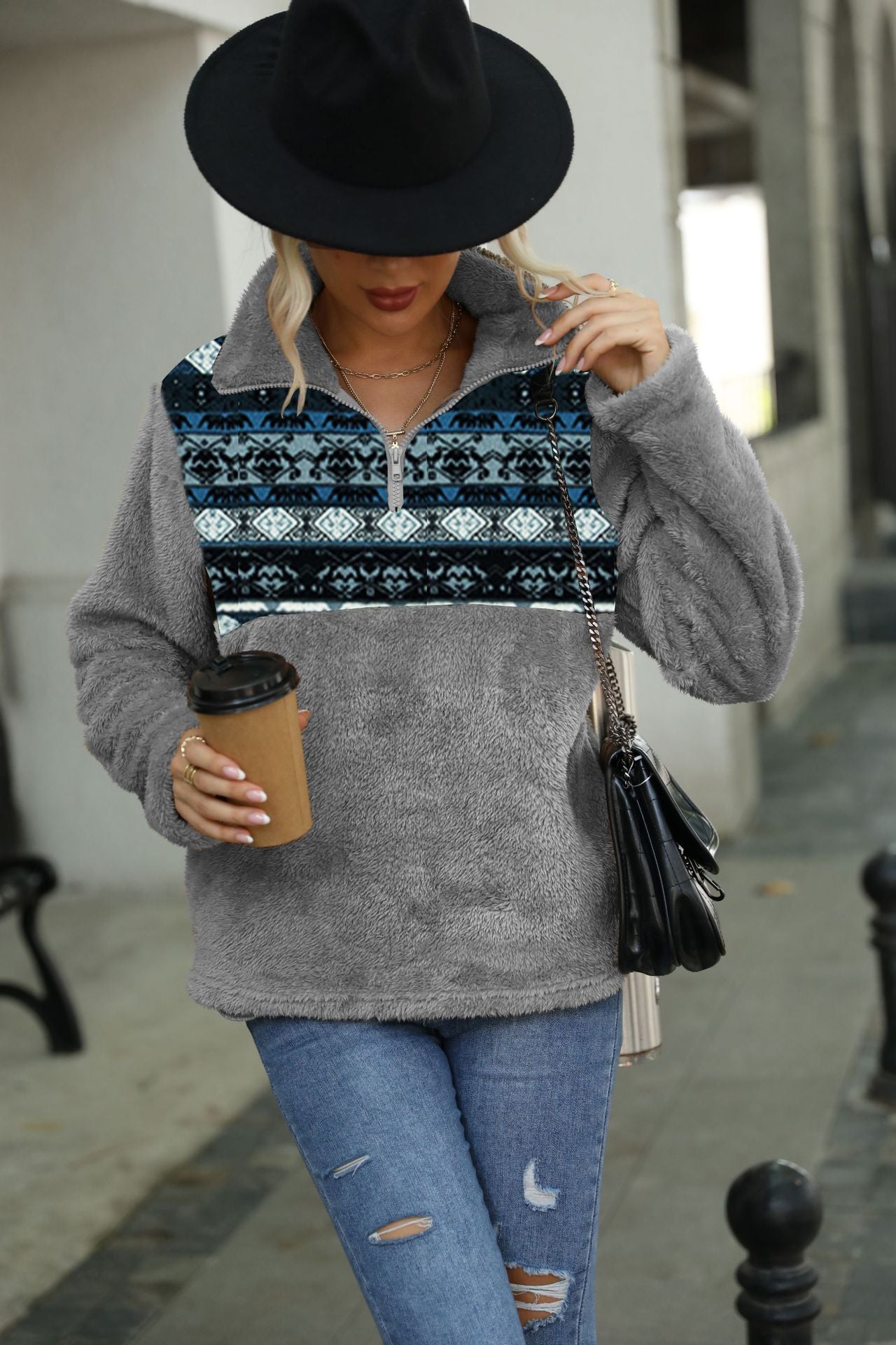 Pull fleece pour femmes avec fermeture éclair décorative et motif moderne Chic und Stil