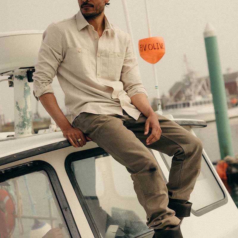 Chemise en chambray décontractée pour hommes avec deux poches poitrine et détails de boutons Chic und Stil