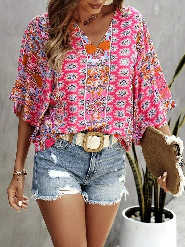 Dames haut léger ample avec motif floral et décolleté en V Chic und Stil