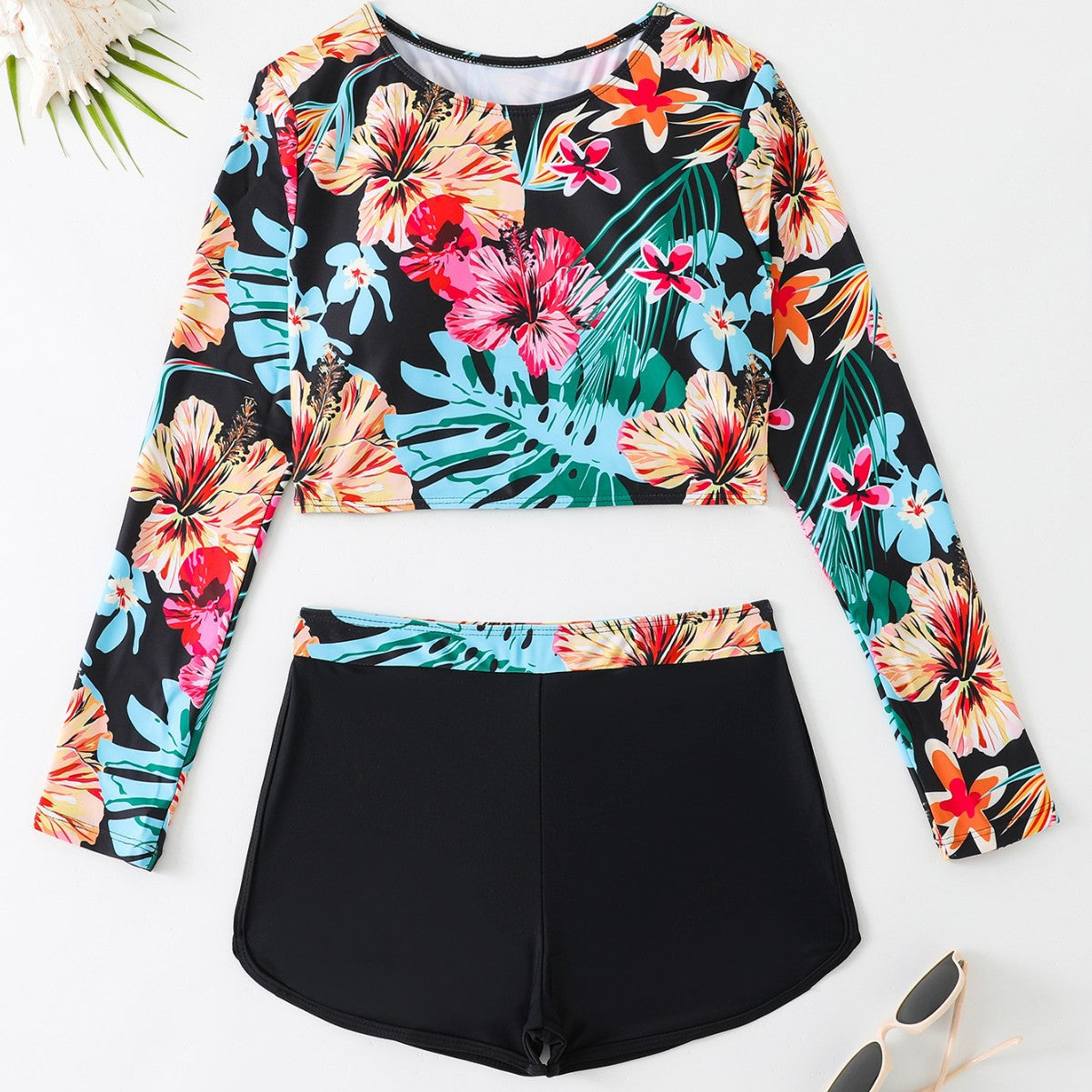 Haut de bikini à manches longues pour femmes avec une coupe sportive et un design floral Chic und Stil