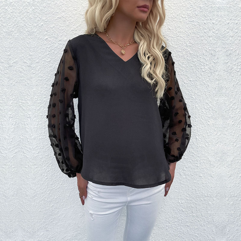 Blouse femme à col V avec des manches bouffantes transparentes et des détails à pois Chic und Stil