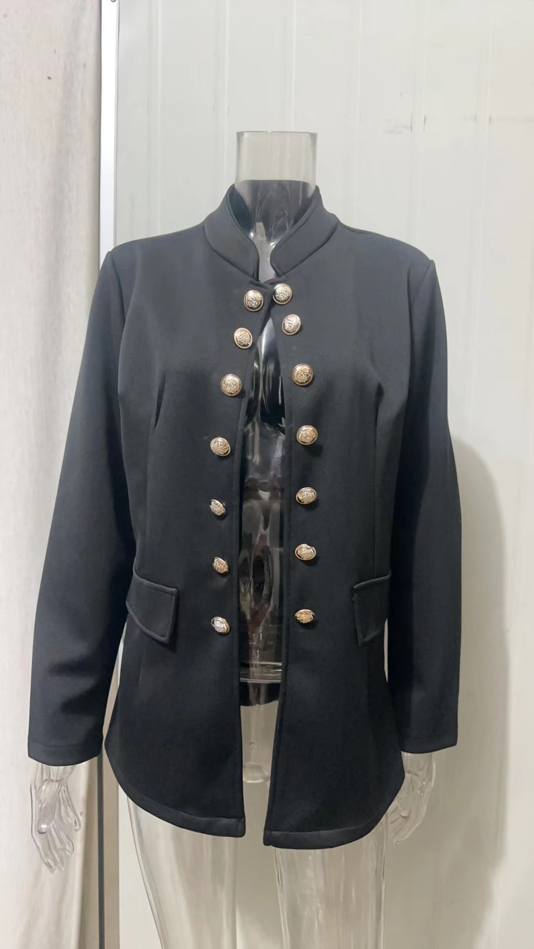 Blazer pour femmes avec des boutons-pression stylés et une coupe élégante Chic und Stil