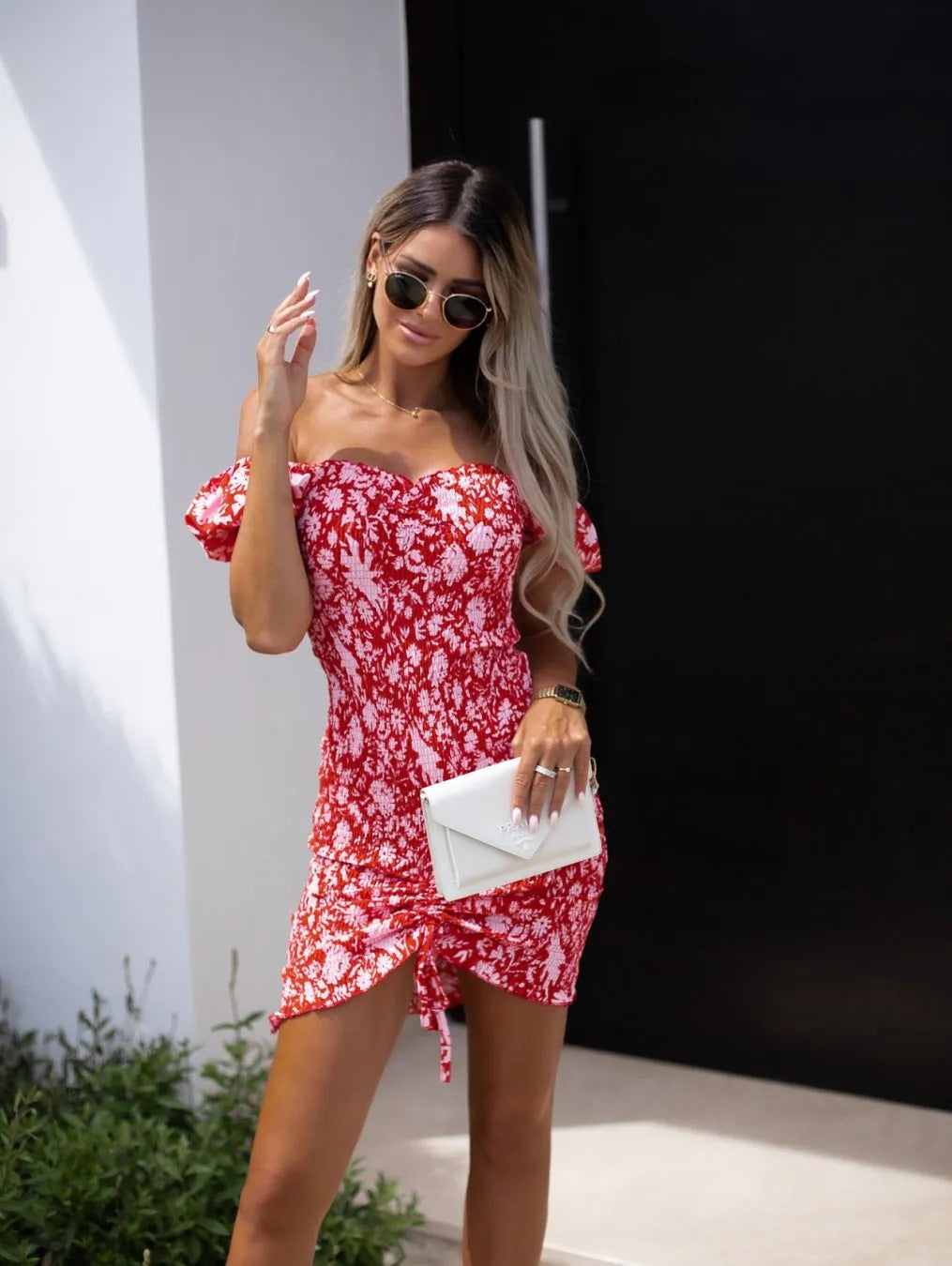 Robe mini bodycon florale off-shoulder Chic und Stil