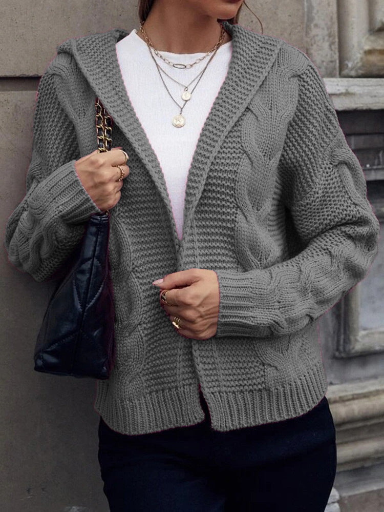 Veste en grosse maille pour femmes avec capuche et motif en relief Chic und Stil