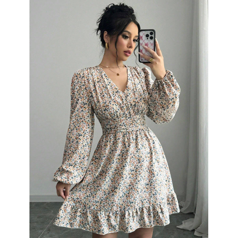 Robe mini ornée de fleurs pour femmes avec décolleté en V profond et manches volumineuses Chic und Stil