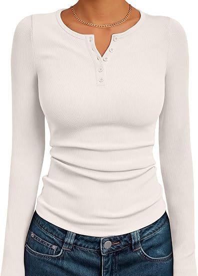 Chemise à manches longues ajustée pour femmes avec patte de boutonnage et structure en rib Chic und Stil