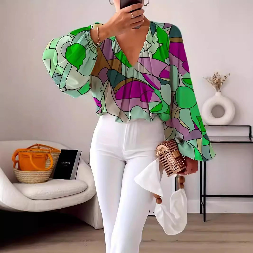 Blouse pour femmes avec décolleté en V et design graphique à la mode Chic und Stil