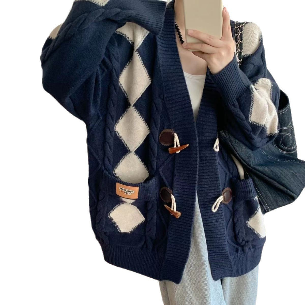 Cardigan pour femmes en tricot épais avec motif losange romantique et boutons en bois décoratifs Chic und Stil
