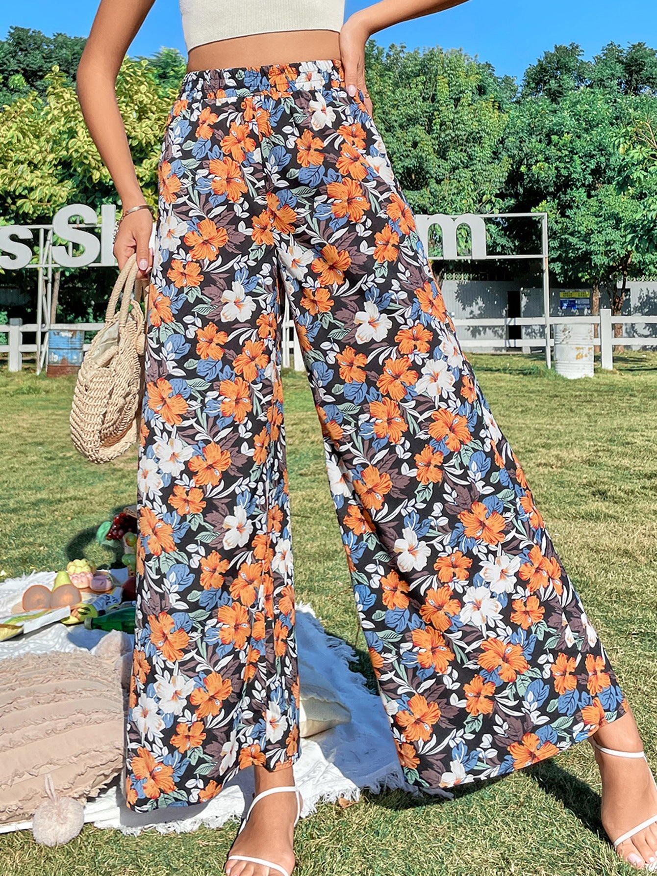 Wide-leg Palazzo pants for women with a modern leopard pattern Chic and Style