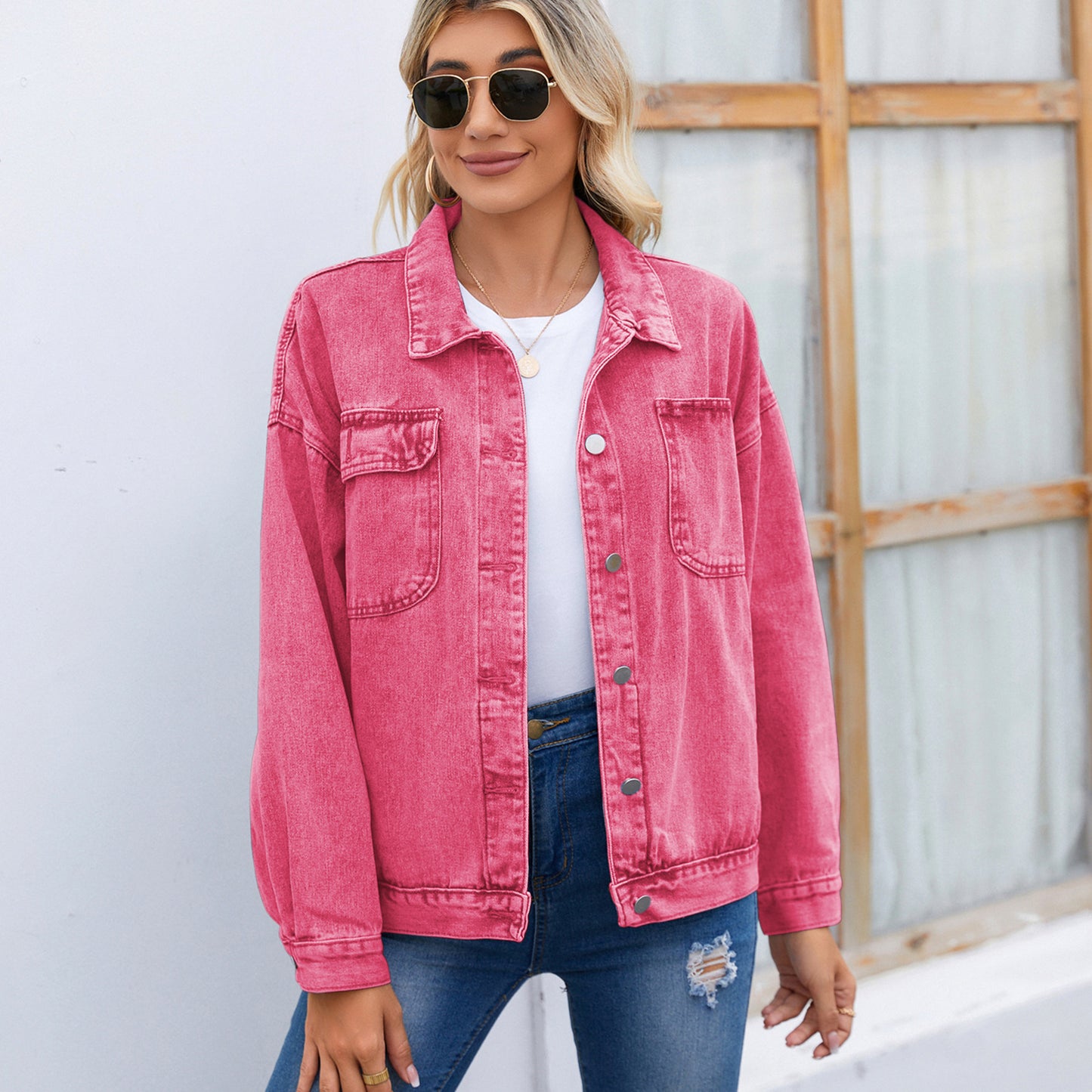 Veste en denim pour dames avec un motif léopard stylé et des poches pratiques Chic und Stil