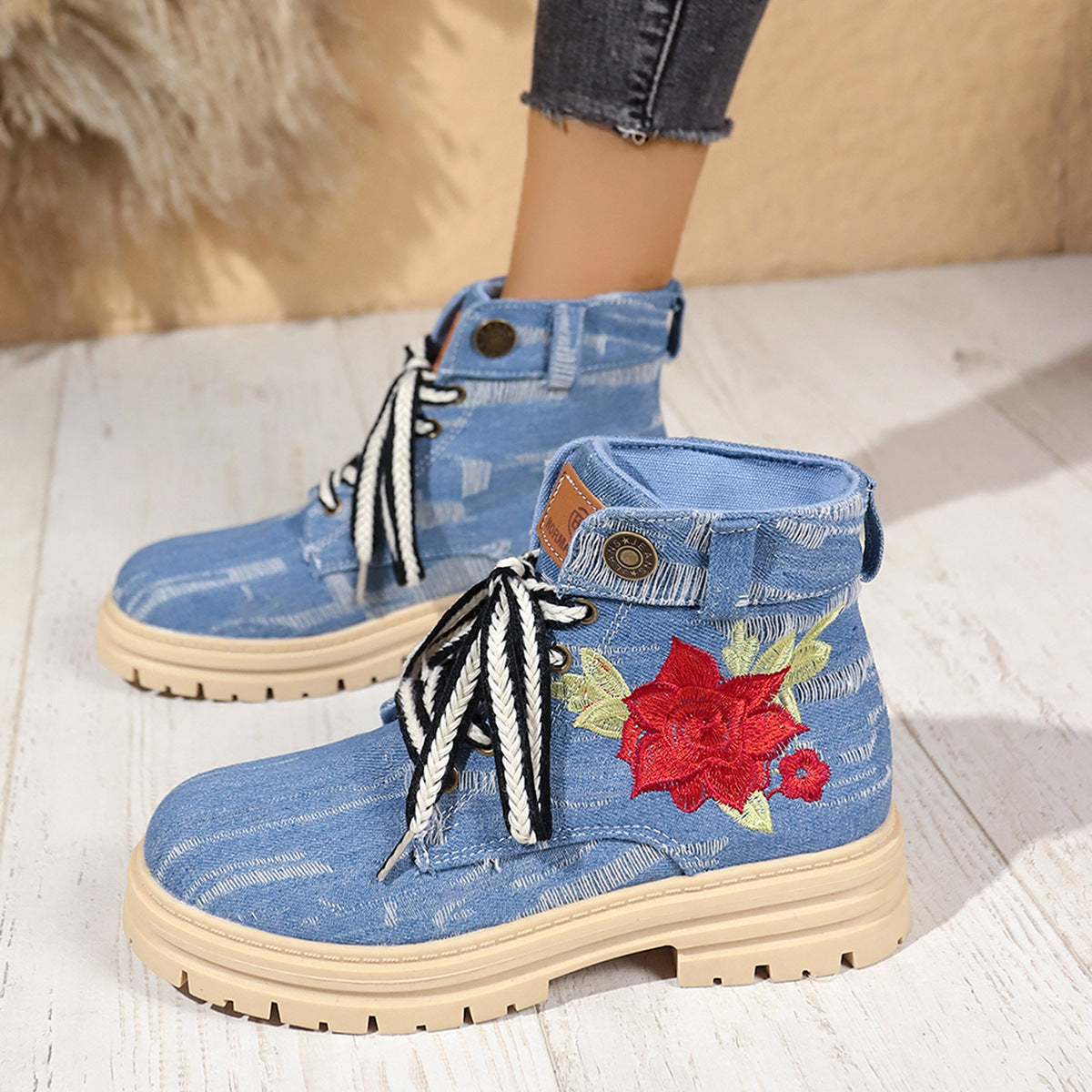 Bottes à lacets féminines avec broderie florale et semelle antidérapante Chic und Stil