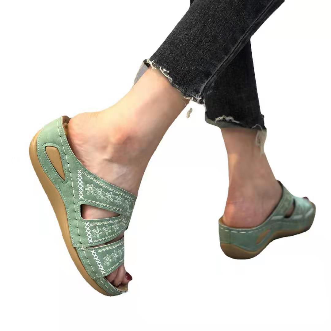 Sandales à lanières confortables pour femmes avec design floral et semelle anatomique Chic und Stil