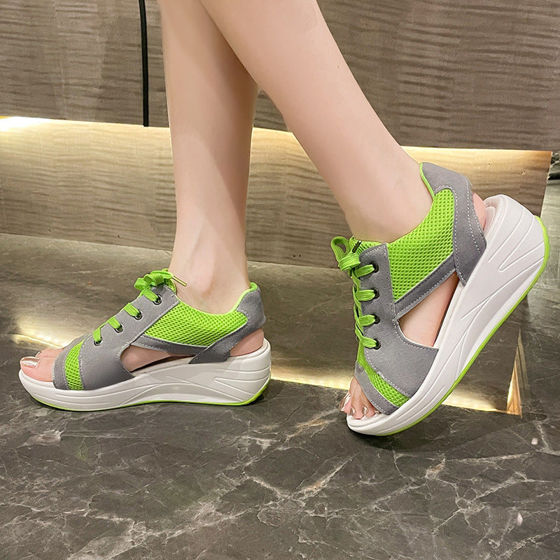 Sandales de sport féminines avec tige en mesh respirant et semelle en wedge flexible Chic und Stil