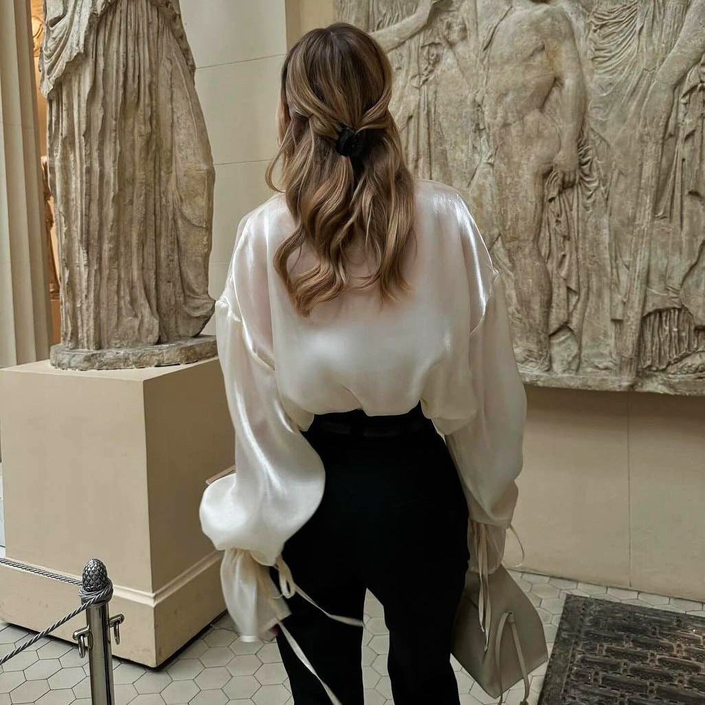 Chemisier en satin élégant pour femmes, à manches volumineuses et détails à nouer Chic und Stil