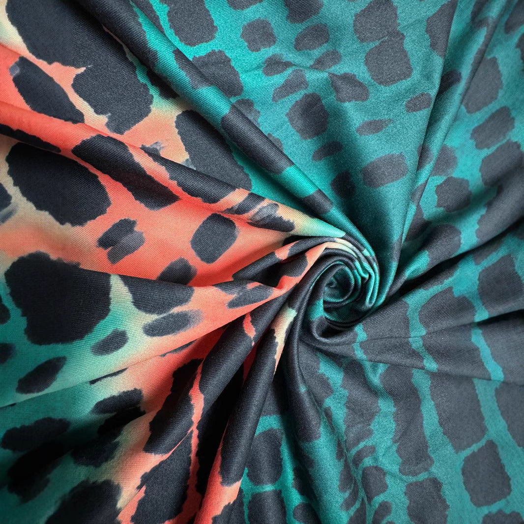 Robe maxi femme avec décolleté en V profond et fente chic Chic und Stil