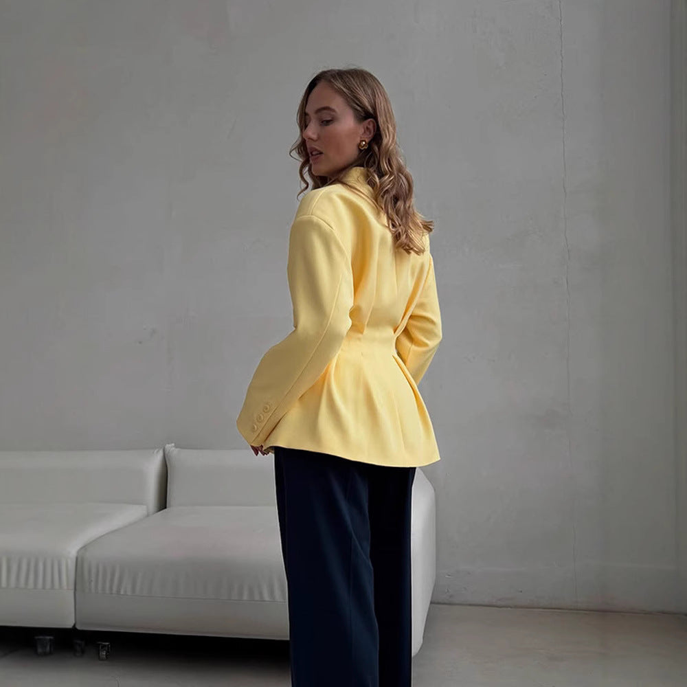 Blazer pour femmes avec une coupe cintrée et des détails de bouton élégants Chic und Stil