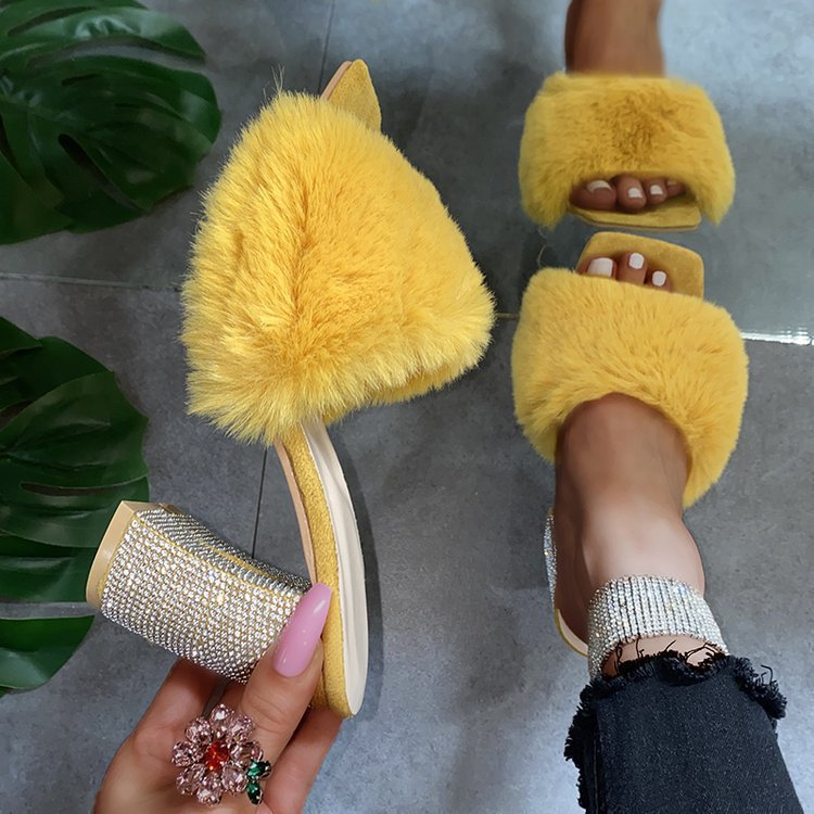 Mules glamourieuses pour dames avec fausse fourrure douce et talon scintillant Chic und Stil