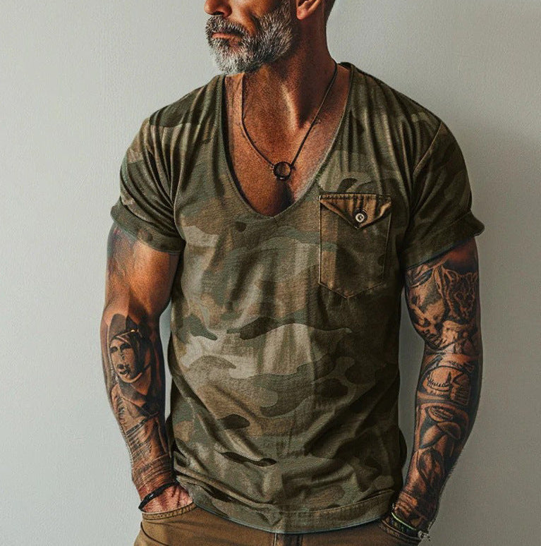 T-shirt à col V pour homme avec poche sur la poitrine et motif camouflage Chic und Stil