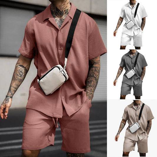 Chemise décontractée à manches courtes pour hommes avec une coupe stylée et un short assorti Chic und Stil