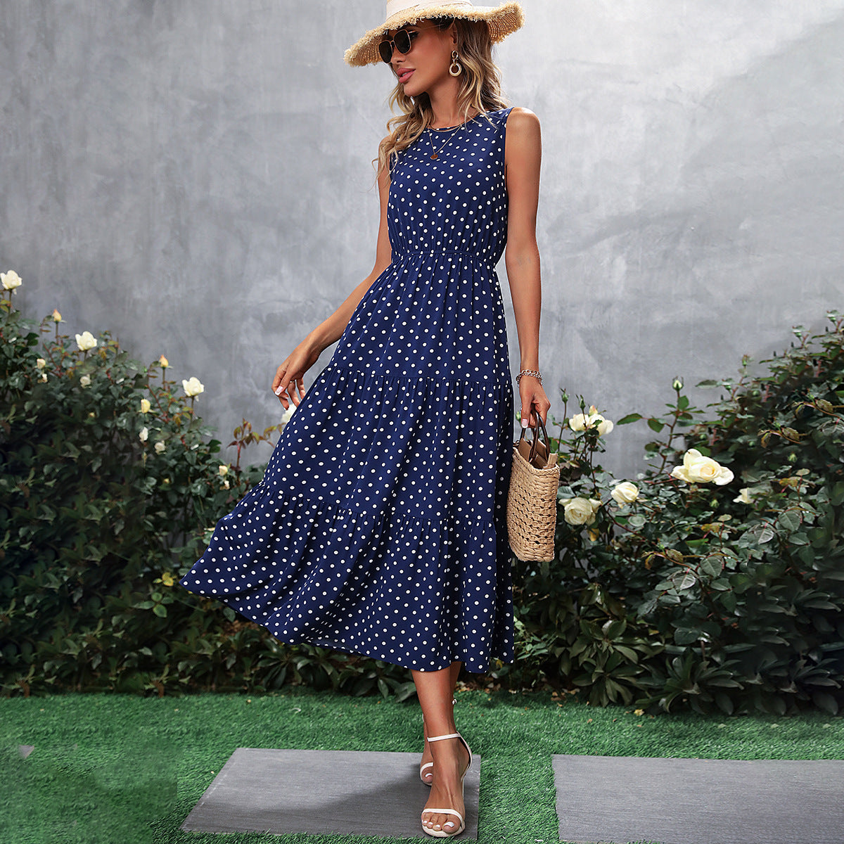 Robe maxi femme avec des pois et des détails volants Chic und Stil