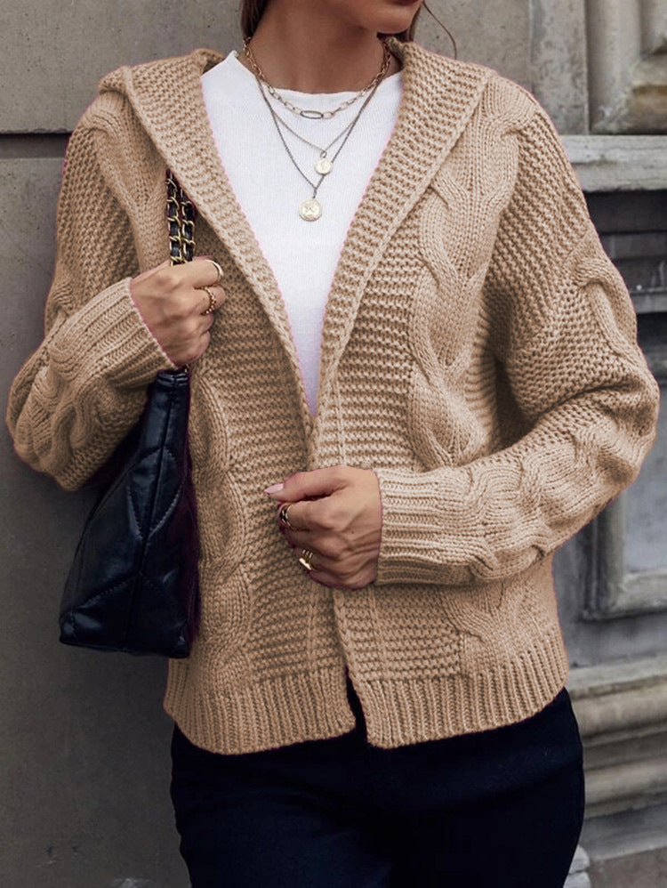 Veste en grosse maille pour femmes avec capuche et motif en relief Chic und Stil