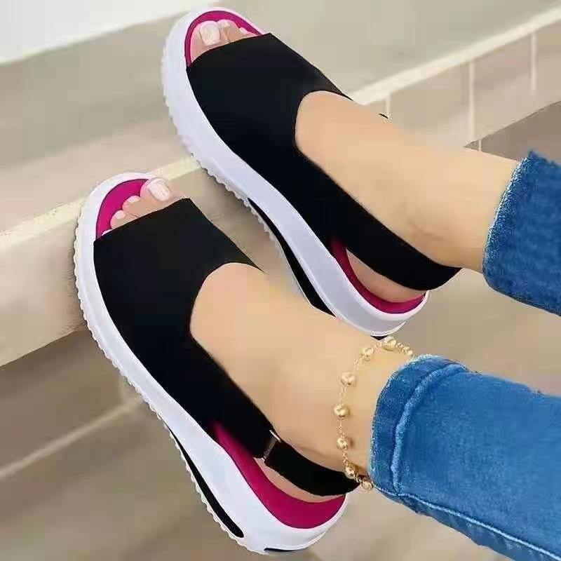 Sandales décontractées pour femmes avec des sangles élastiques et un coussin de pied anatomique Chic und Stil