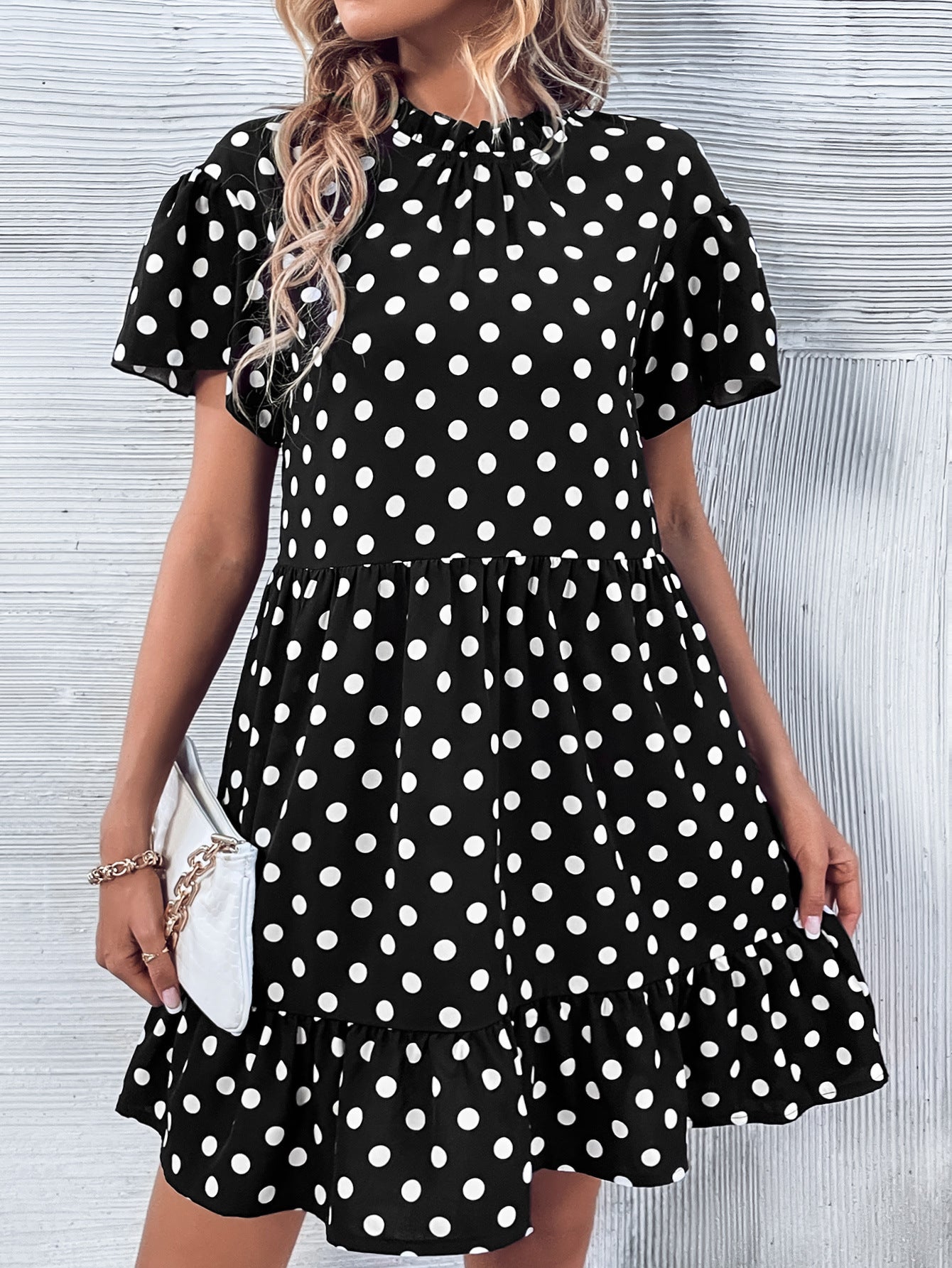Robe mini à pois pour dames avec volants et fronces Chic und Stil