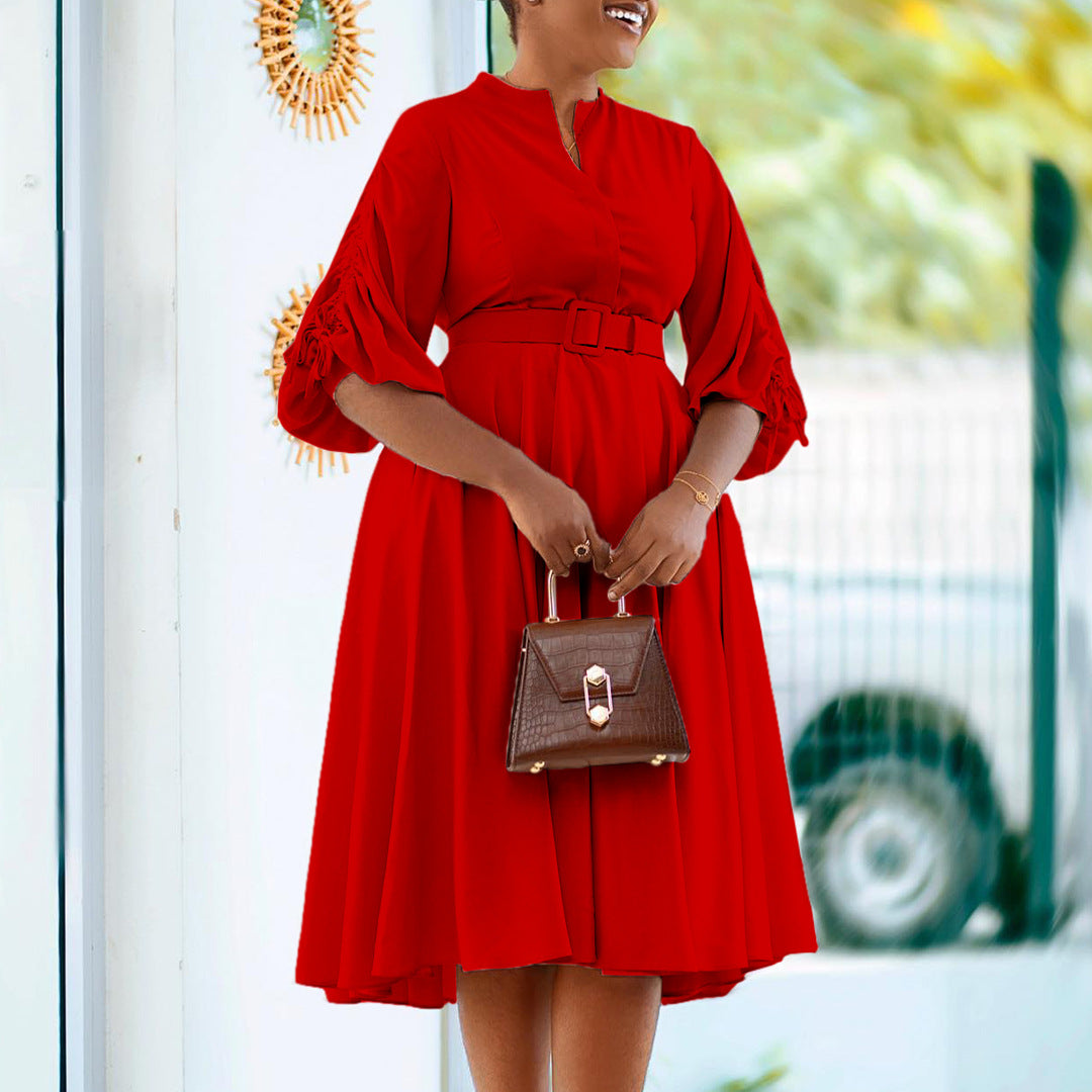 Robe pour femmes avec ceinture cintrée et manches à volants Chic und Stil