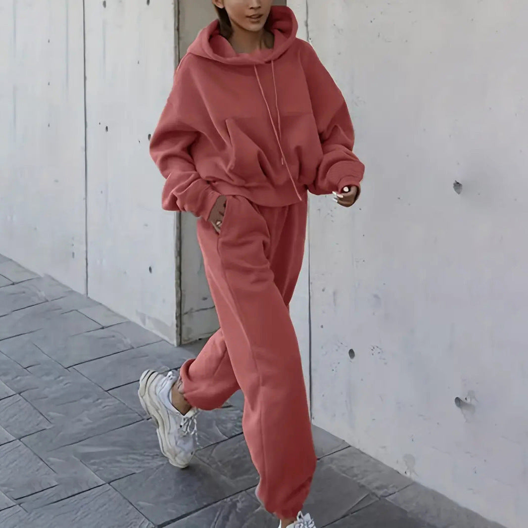 Oversized comfortable hoodie set for women and chic jogger pants
