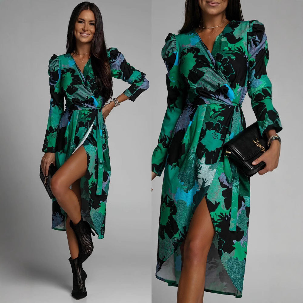 Women's Floral Print Wrap Dress with Elegant Slit Detail Chic und Stil