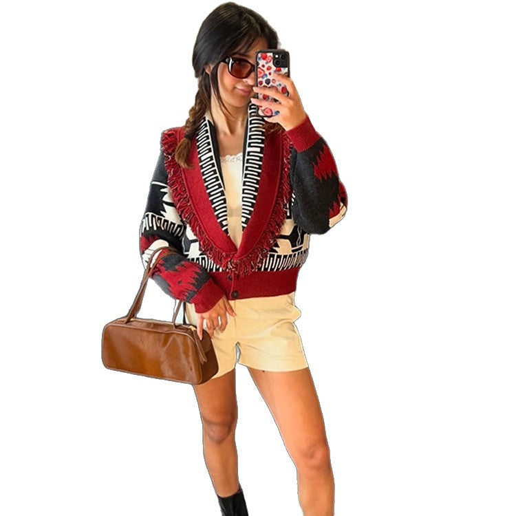 Cardigan tricoté pour femmes avec des détails à franges et un motif géométrique Chic und Stil