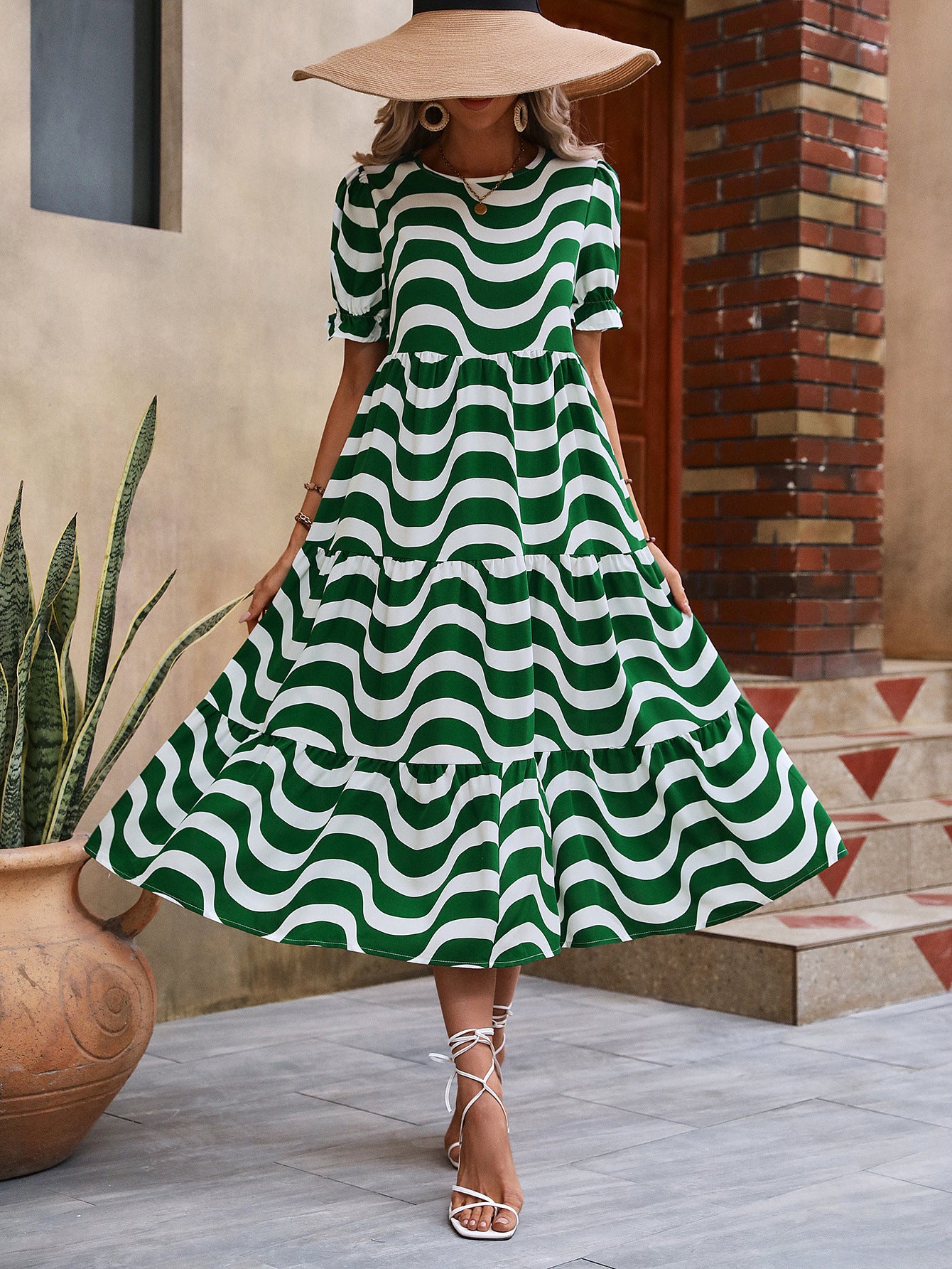 Robe midi d'été pour femmes avec motif de vagues et détails en volants Chic und Stil